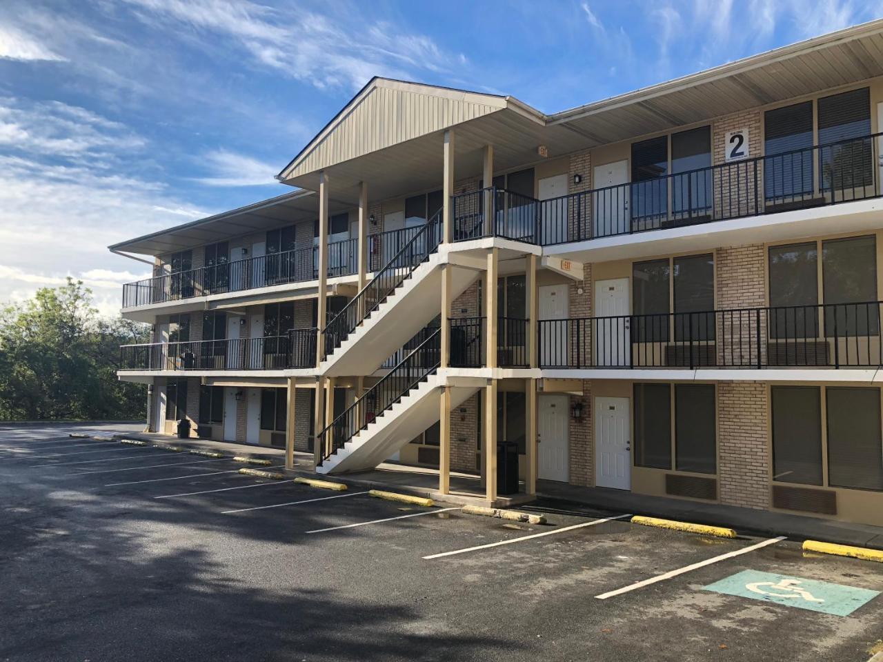 Apm Inn And Suites Winchester Exterior photo