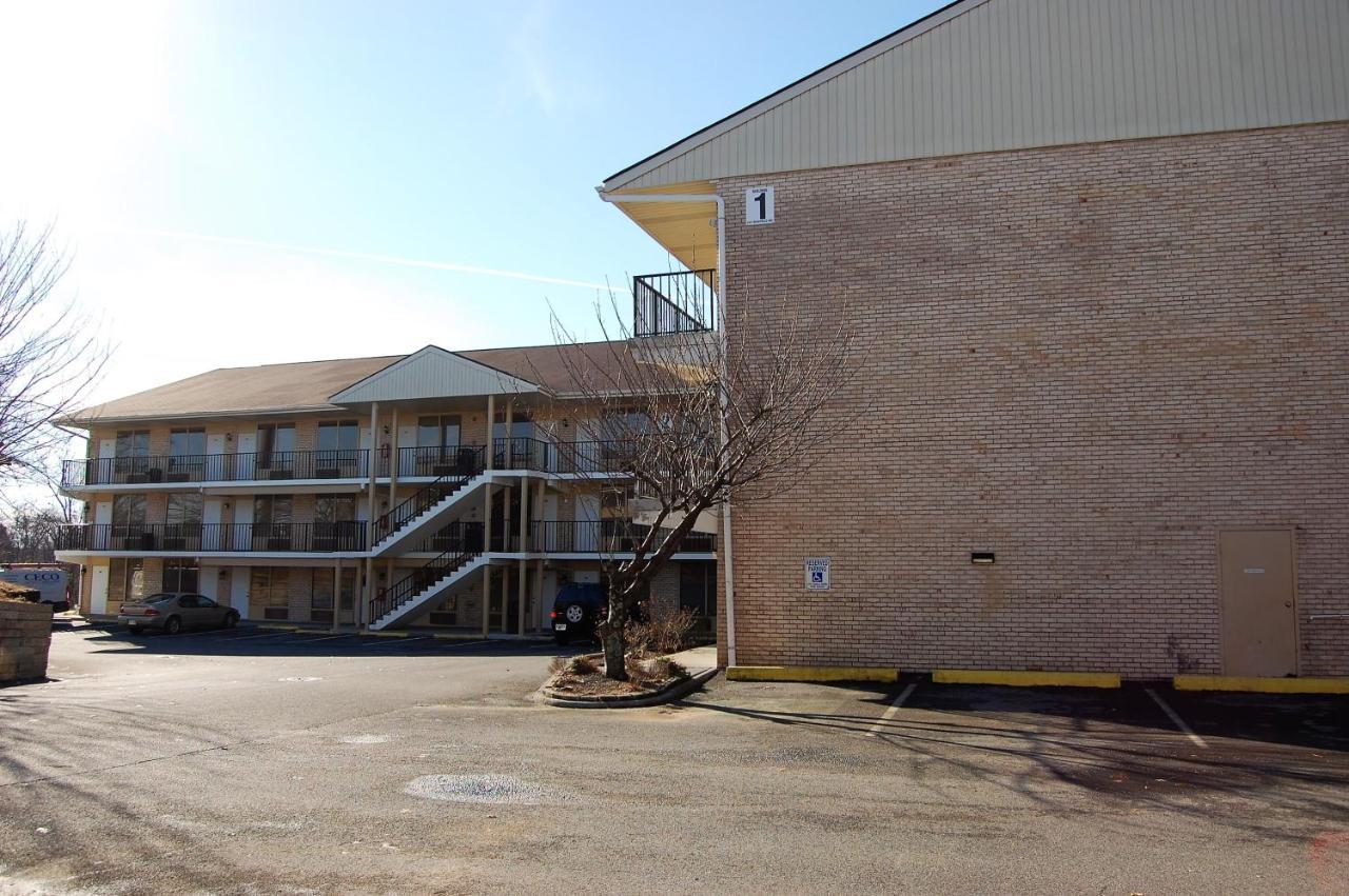 Apm Inn And Suites Winchester Exterior photo